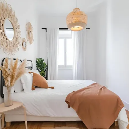 Lejlighed Charming 2br With Balcony