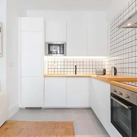 Lejlighed Charming 2br With Balcony *