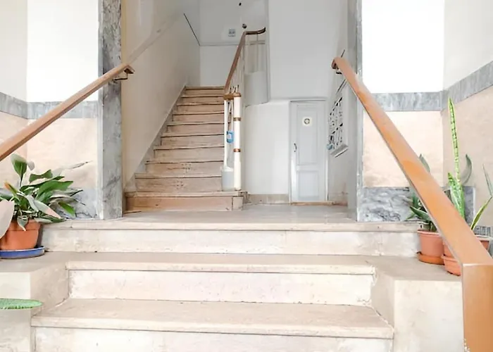 Charming 2br With Balcony Apartment *