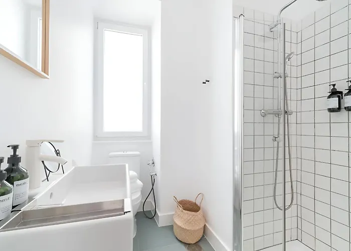 Charming 2br With Balcony * 리스본